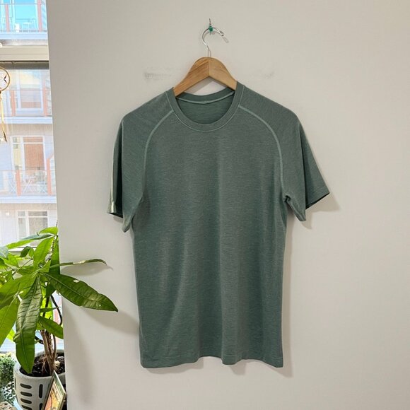 lululemon athletica Other - Lululemon Metal Vent Green Short Sleeve Top Size Small